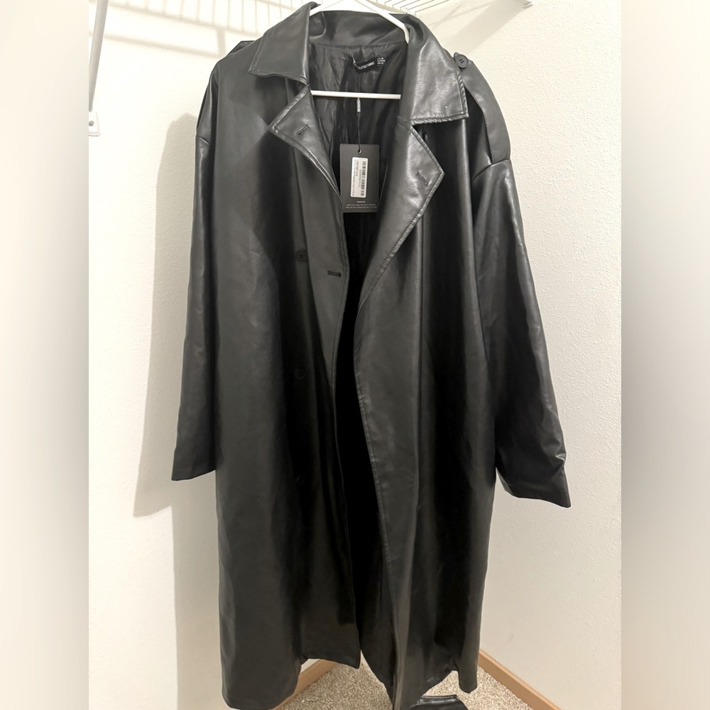 PrettyLittleThing Faux leather, black trenchcoat